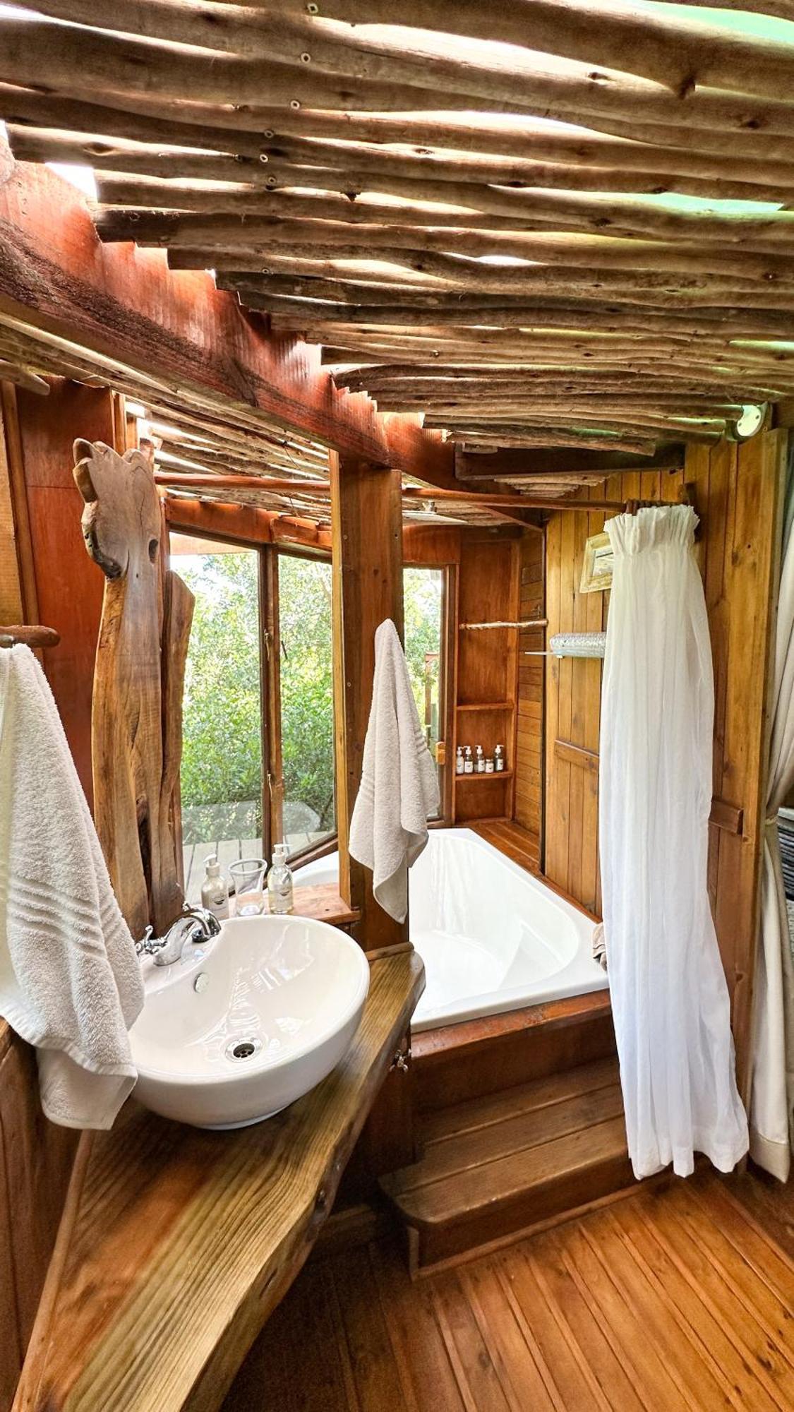 เทนิควา ทรีท็อป Hotel Karatara Settlement ภายนอก รูปภาพ